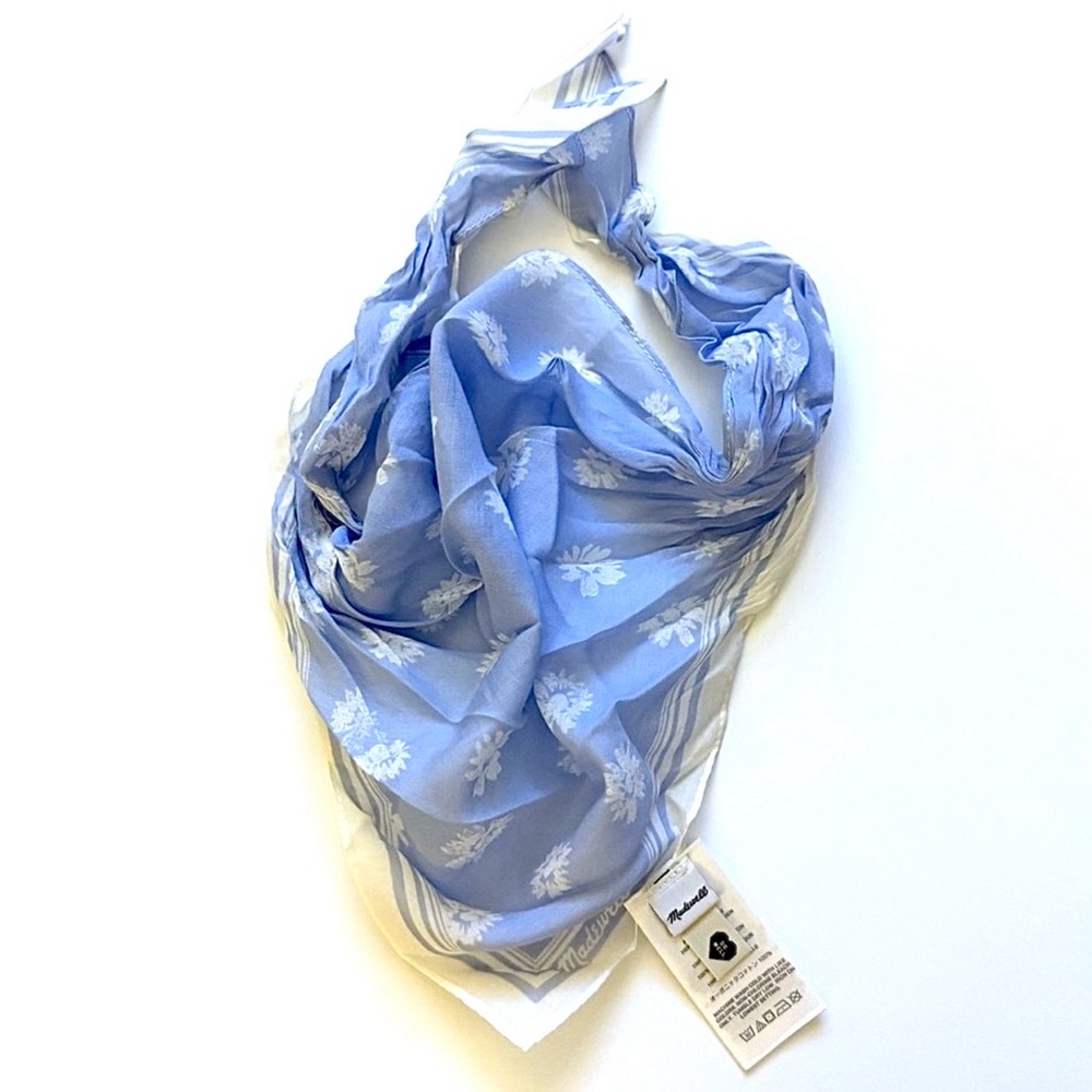 🔥🧣🔥 Madewell Light Blue and White Patterned Scarf